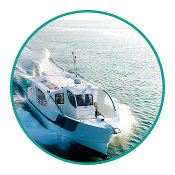 Uitvaartboot op zee