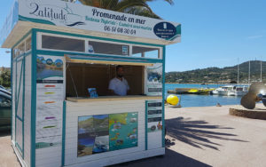De dienstregelingen en prijzen van de afvaarten van onze pendelboten voor Porquerolles, Port-Cros en Fort Brégançon vindt u aan de kassa van Latitude Verte op Bormes les Mimosas, in de buurt van Lavandou